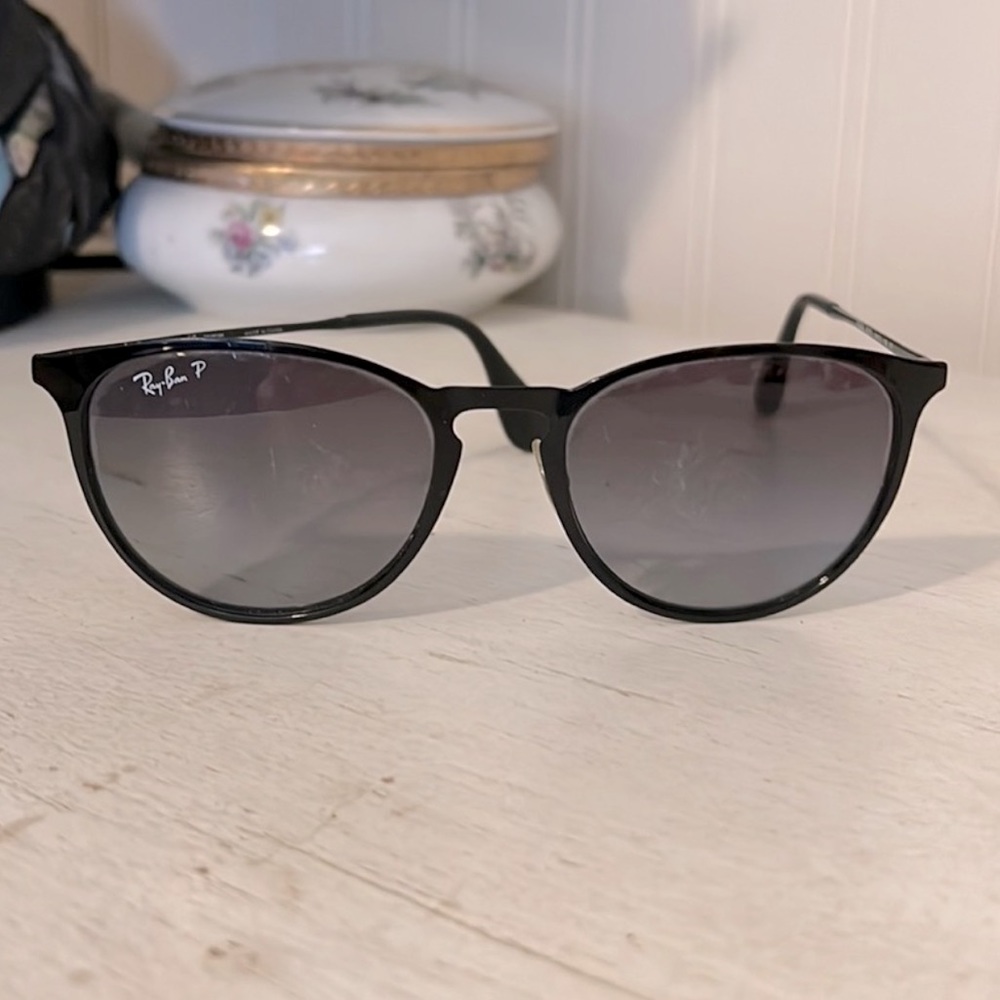 Ray Ban Erika polarized sunglasses black. RB3539